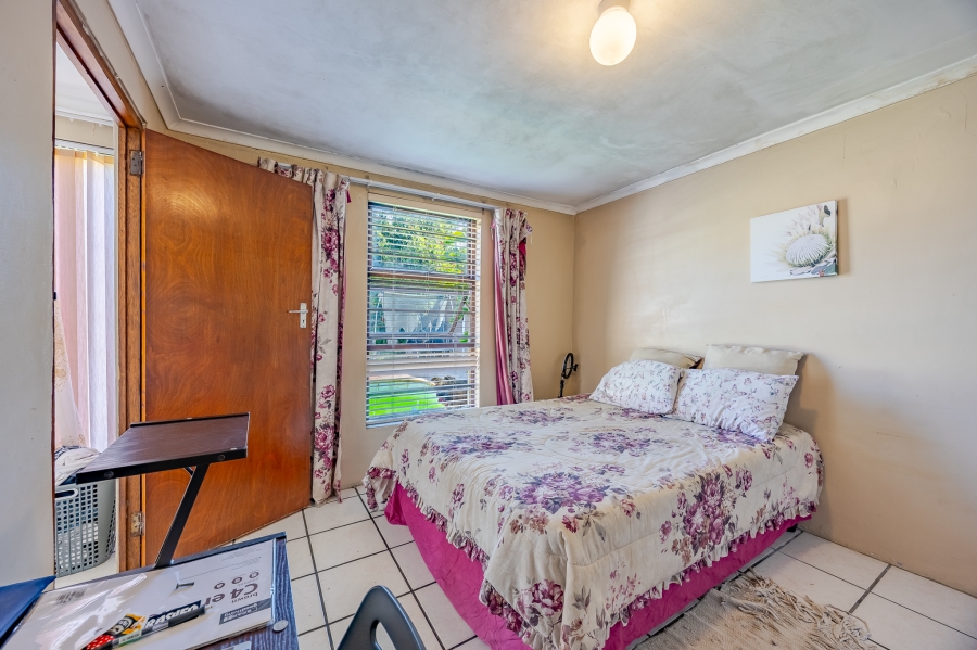 5 Bedroom Property for Sale in Bothasig Western Cape